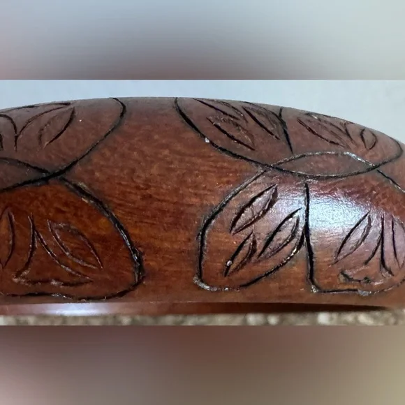 Elegant Brown Carved Wooden Bracelet - Picture 3 of 4